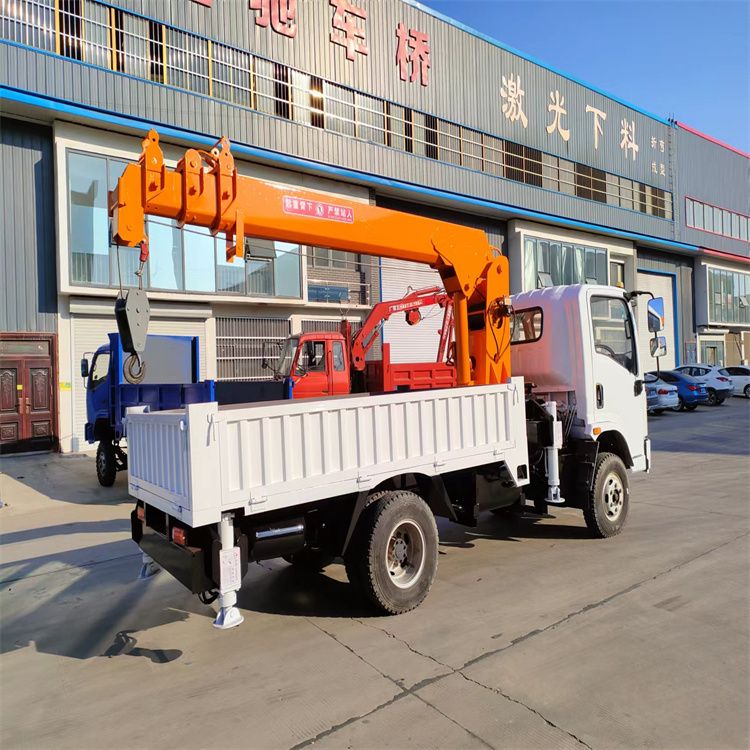 无极县三轮随车吊定制 农用改装机自备吊中瑞长期出售